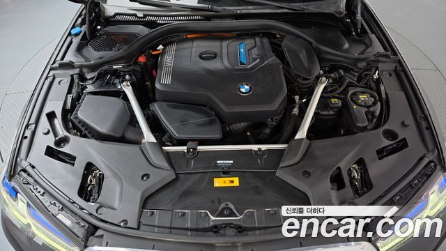 BMW 5 Series (G30) 530e Luxury 2023 — фото 6