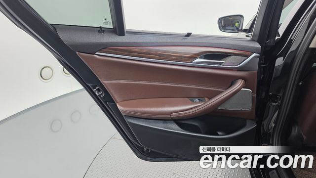 BMW 5 Series (G30) 530e Luxury 2023 — фото 29