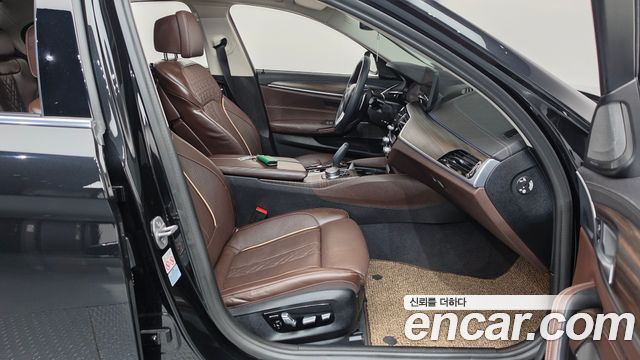 BMW 5 Series (G30) 530e Luxury 2023 — фото 30