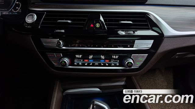 BMW 5 Series (G30) 530e Luxury 2023 — фото 37