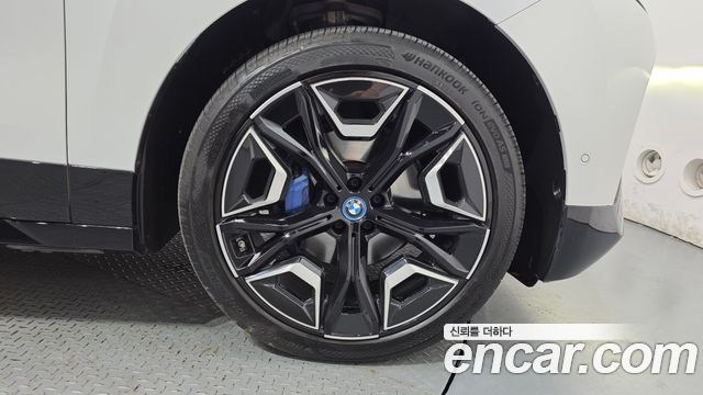 BMW iX xDrive50 Sports Plus 2022 — фото 27