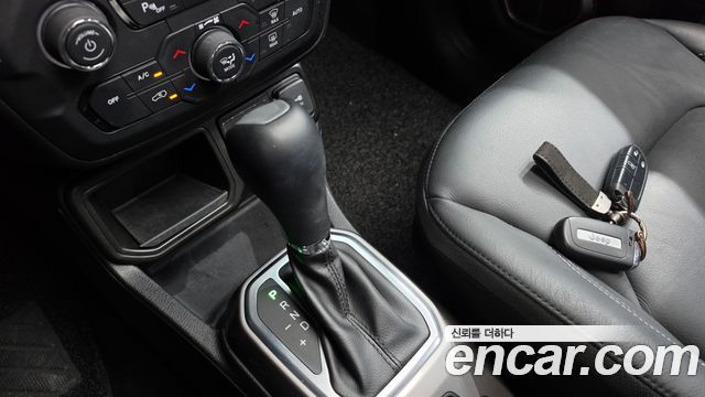 Jeep Renegade 2.4 Limited 2021 — фото 9