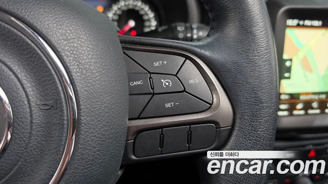 Jeep Renegade 2.4 Limited 2021 — фото 19