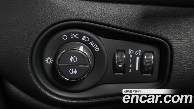 Jeep Renegade 2.4 Limited 2021 — фото 23