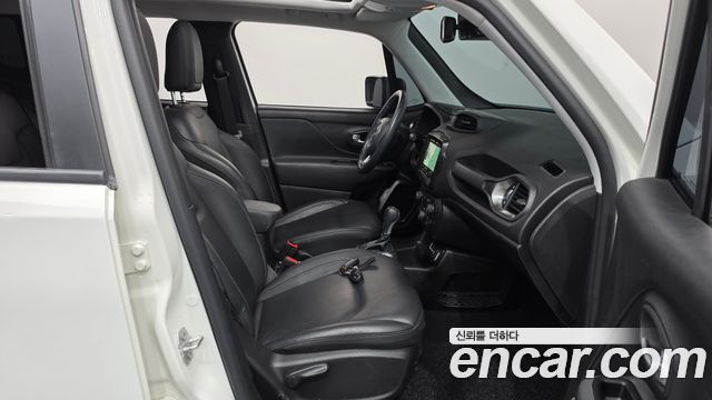 Jeep Renegade 2.4 Limited 2021 — фото 32