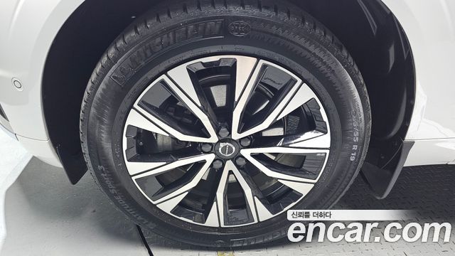 Volvo XC60 (II) B5 Ultimate Bright 2023 — фото 5