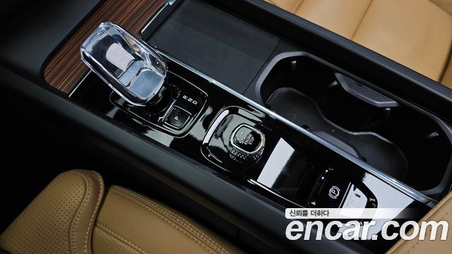 Volvo XC60 (II) B5 Ultimate Bright 2023 — фото 9