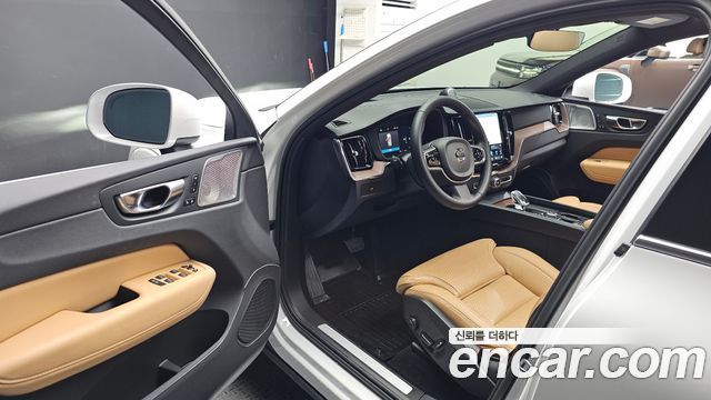 Volvo XC60 (II) B5 Ultimate Bright 2023 — фото 10
