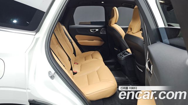 Volvo XC60 (II) B5 Ultimate Bright 2023 — фото 11