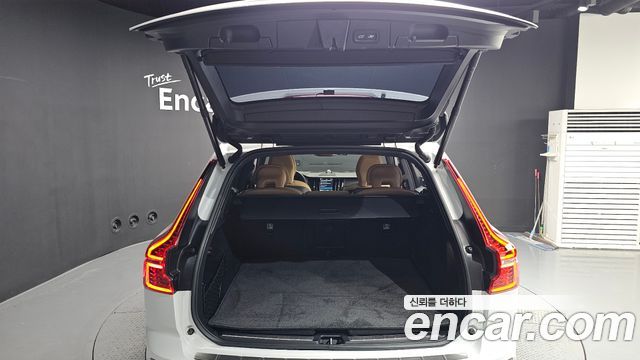 Volvo XC60 (II) B5 Ultimate Bright 2023 — фото 20