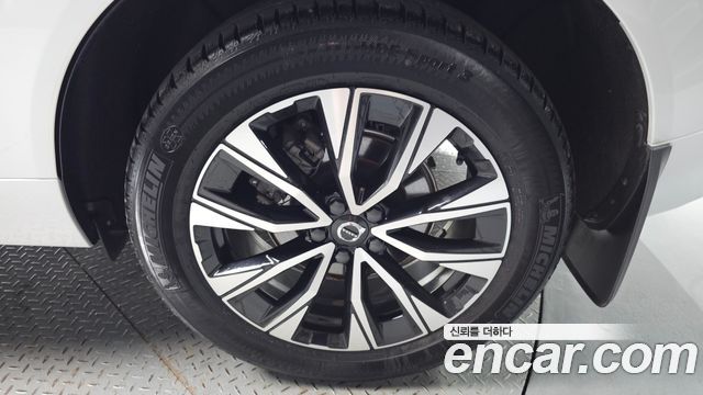 Volvo XC60 (II) B5 Ultimate Bright 2023 — фото 21