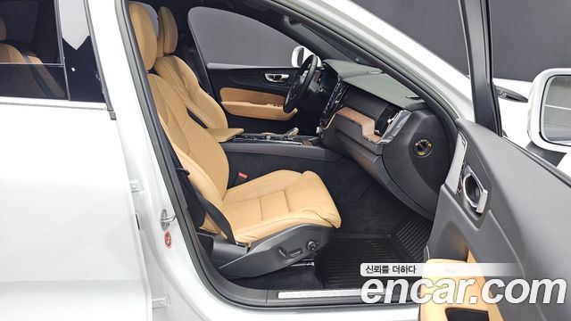 Volvo XC60 (II) B5 Ultimate Bright 2023 — фото 26