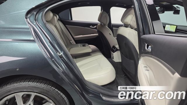 Genesis G70 Shooting Brake Gasoline 2.0T 4WD 2023 — фото 11