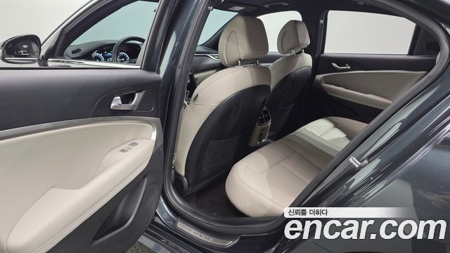 Genesis G70 Shooting Brake Gasoline 2.0T 4WD 2023 — фото 12