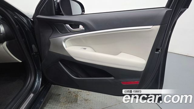 Genesis G70 Shooting Brake Gasoline 2.0T 4WD 2023 — фото 24
