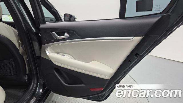 Genesis G70 Shooting Brake Gasoline 2.0T 4WD 2023 — фото 25