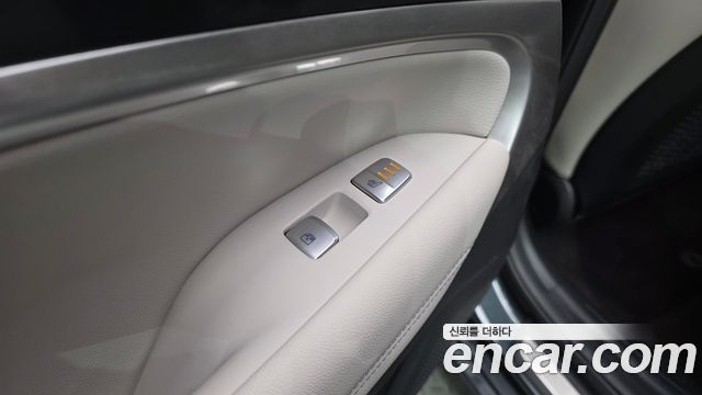 Genesis G70 Shooting Brake Gasoline 2.0T 4WD 2023 — фото 29