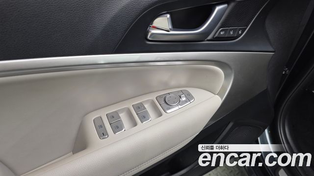 Genesis G70 Shooting Brake Gasoline 2.0T 4WD 2023 — фото 30