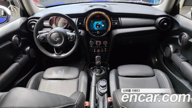 MINI Cooper D Standard 3rd 2019 — фото 7