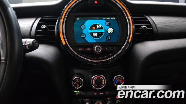 MINI Cooper D Standard 3rd 2019 — фото 13