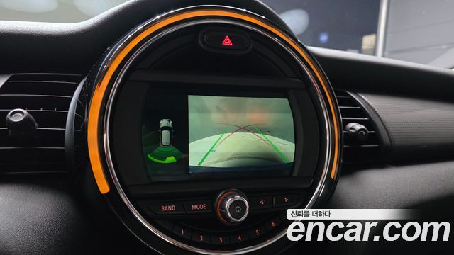 MINI Cooper D Standard 3rd 2019 — фото 14