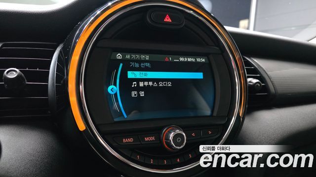MINI Cooper D Standard 3rd 2019 — фото 15