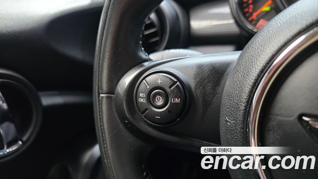 MINI Cooper D Standard 3rd 2019 — фото 17