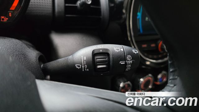 MINI Cooper D Standard 3rd 2019 — фото 18