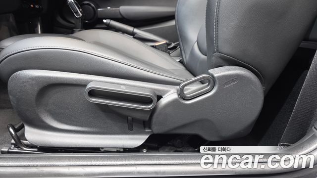 MINI Cooper D Standard 3rd 2019 — фото 27