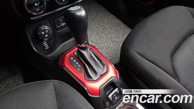 Jeep Renegade 2.0 Diesel Tailhawk AWD 2017 — фото 9