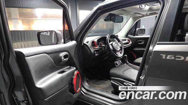 Jeep Renegade 2.0 Diesel Tailhawk AWD 2017 — фото 10
