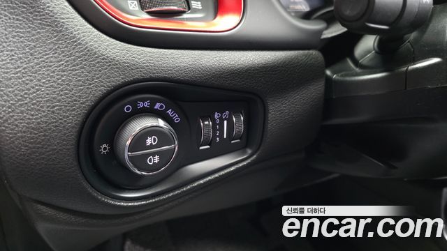 Jeep Renegade 2.0 Diesel Tailhawk AWD 2017 — фото 14