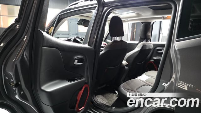 Jeep Renegade 2.0 Diesel Tailhawk AWD 2017 — фото 26