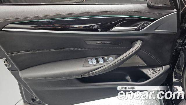 BMW 5 Series (G30) 530e M Sport 2023 — фото 24