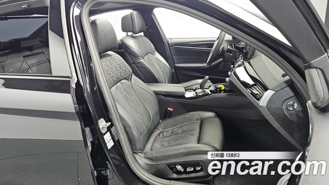 BMW 5 Series (G30) 530e M Sport 2023 — фото 26