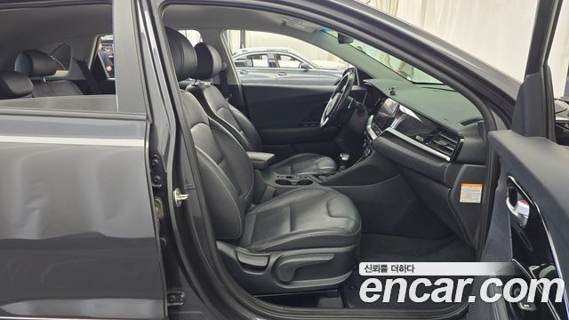 Kia Niro 1.6 HEV Noblesse Special 2020 — фото 11