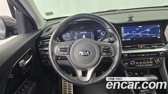 Kia Niro 1.6 HEV Noblesse Special 2020 — фото 13