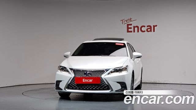 Lexus CT200h 1.8 Supreme ZWA10 2018 — фото 3