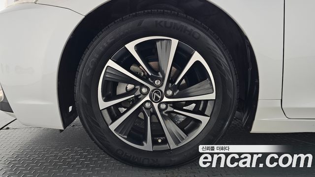 Lexus CT200h 1.8 Supreme ZWA10 2018 — фото 5