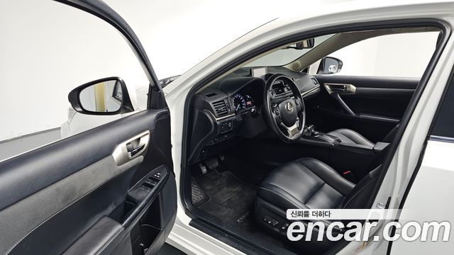 Lexus CT200h 1.8 Supreme ZWA10 2018 — фото 10