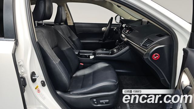 Lexus CT200h 1.8 Supreme ZWA10 2018 — фото 11