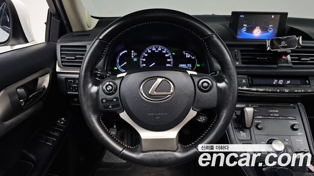 Lexus CT200h 1.8 Supreme ZWA10 2018 — фото 13
