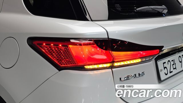 Lexus CT200h 1.8 Supreme ZWA10 2018 — фото 23