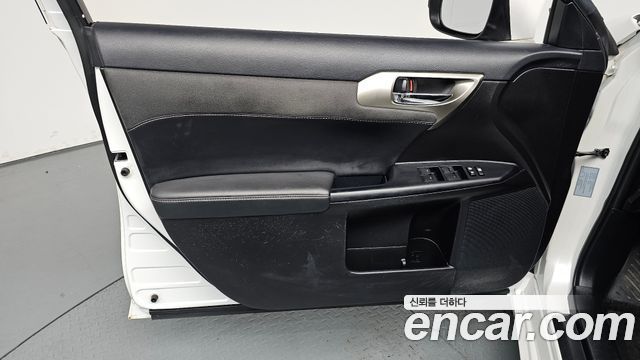 Lexus CT200h 1.8 Supreme ZWA10 2018 — фото 24