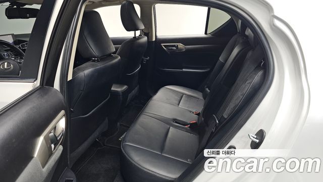 Lexus CT200h 1.8 Supreme ZWA10 2018 — фото 26