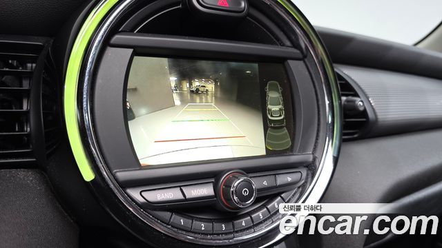 MINI Cooper D Mid 3rd 2016 — фото 15