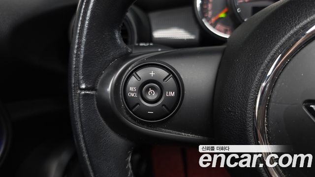 MINI Cooper D Mid 3rd 2016 — фото 17