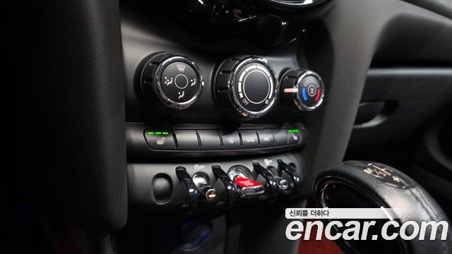 MINI Cooper D Mid 3rd 2016 — фото 18