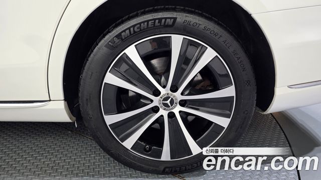 Mercedes-Benz E-Class (W213) E300e Exclusive 2019 — фото 21