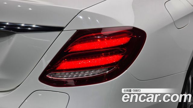 Mercedes-Benz E-Class (W213) E300e Exclusive 2019 — фото 23